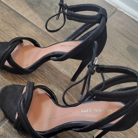 Gianni Bini Black Strappy Ankle Tie Heels / Size 6 - Picture 6 of 7
